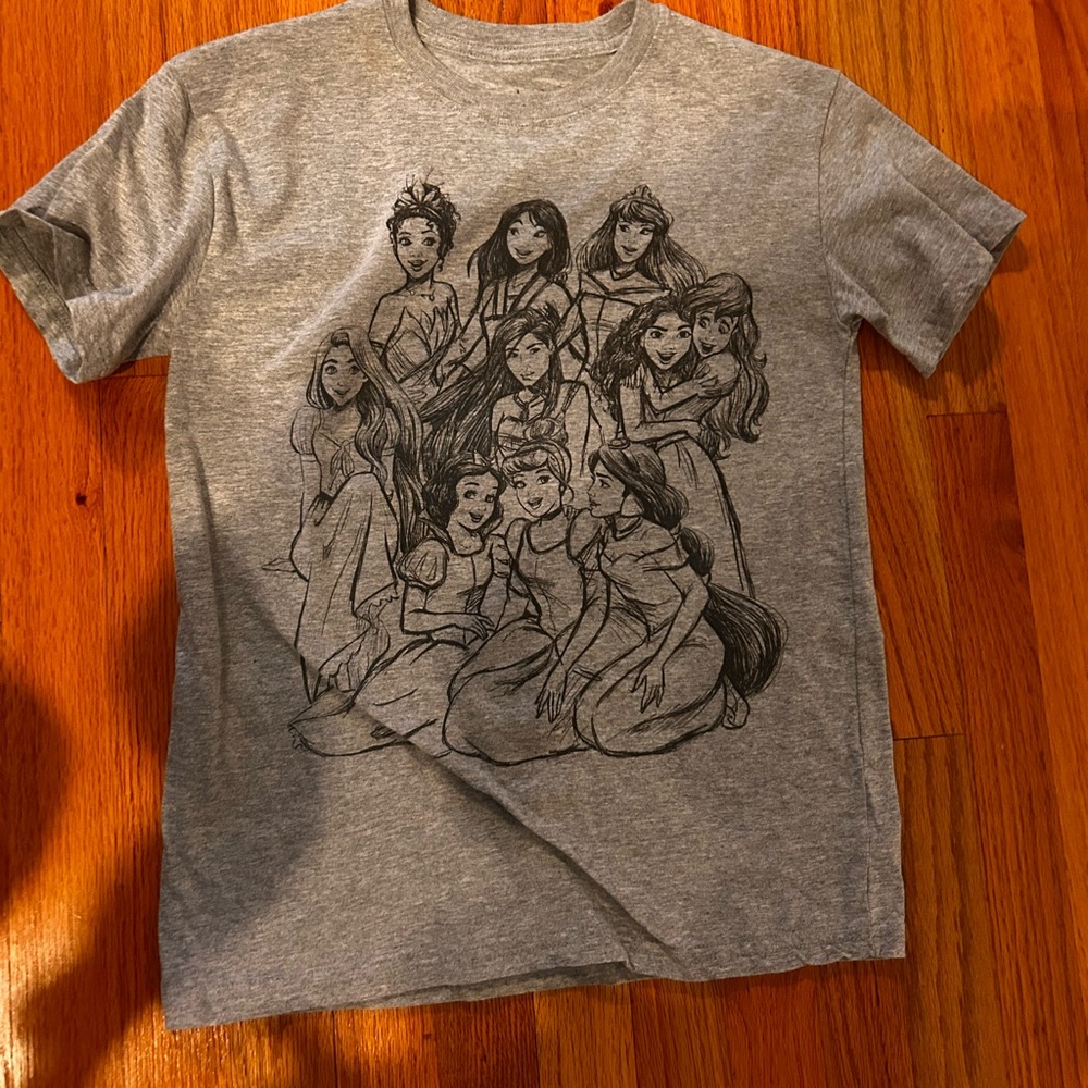 Disney Gray Short Sleeve Tee with Graphic Design